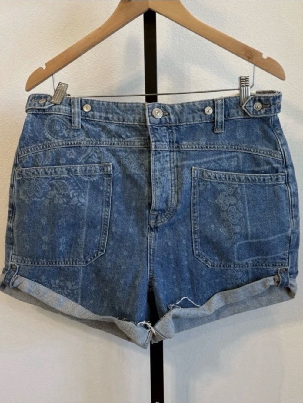 Free People Palmer Cuff Short Paisley Denim Patch Pocket 30 Women 10 Boho Coast